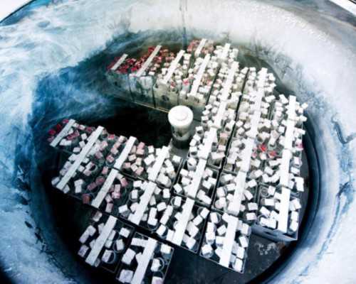 电视剧古玩虫2_碎花毯上的粉红裸女