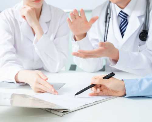 古玩交易_老人70年收藏6000多张邮票