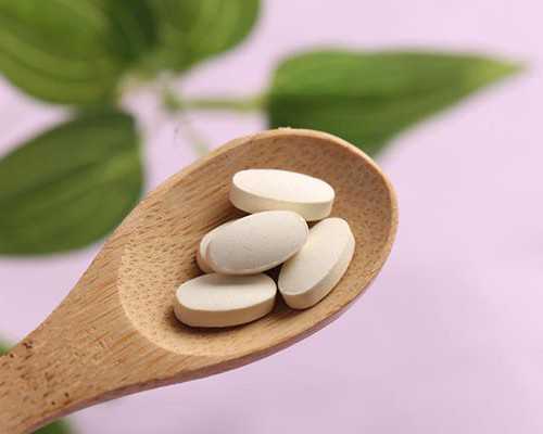 去香港验血查胎儿性别真假,备孕垫枕头的方法图-枕头助孕小妙招,夫妻用了都