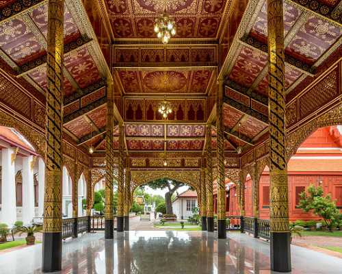 香港验血怀孕6周,月经期外阴有点疼怎么回事